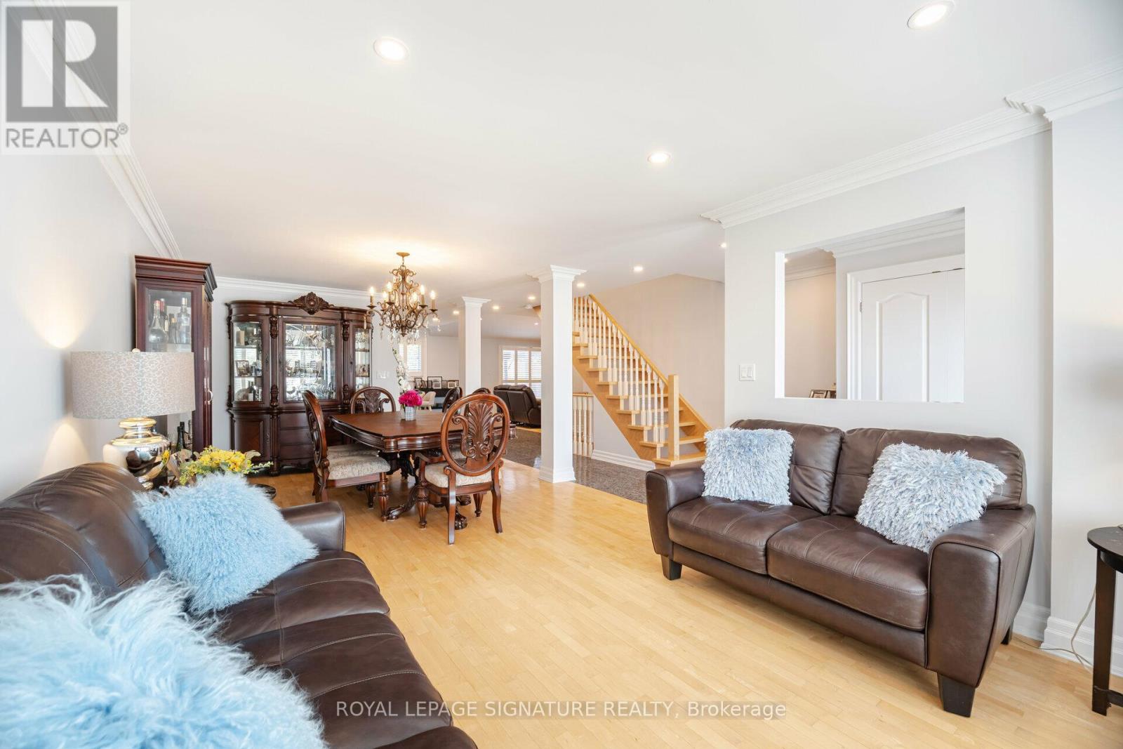 762 Vermouth Avenue, Mississauga, Ontario  L5A 3T3 - Photo 4 - W12149749