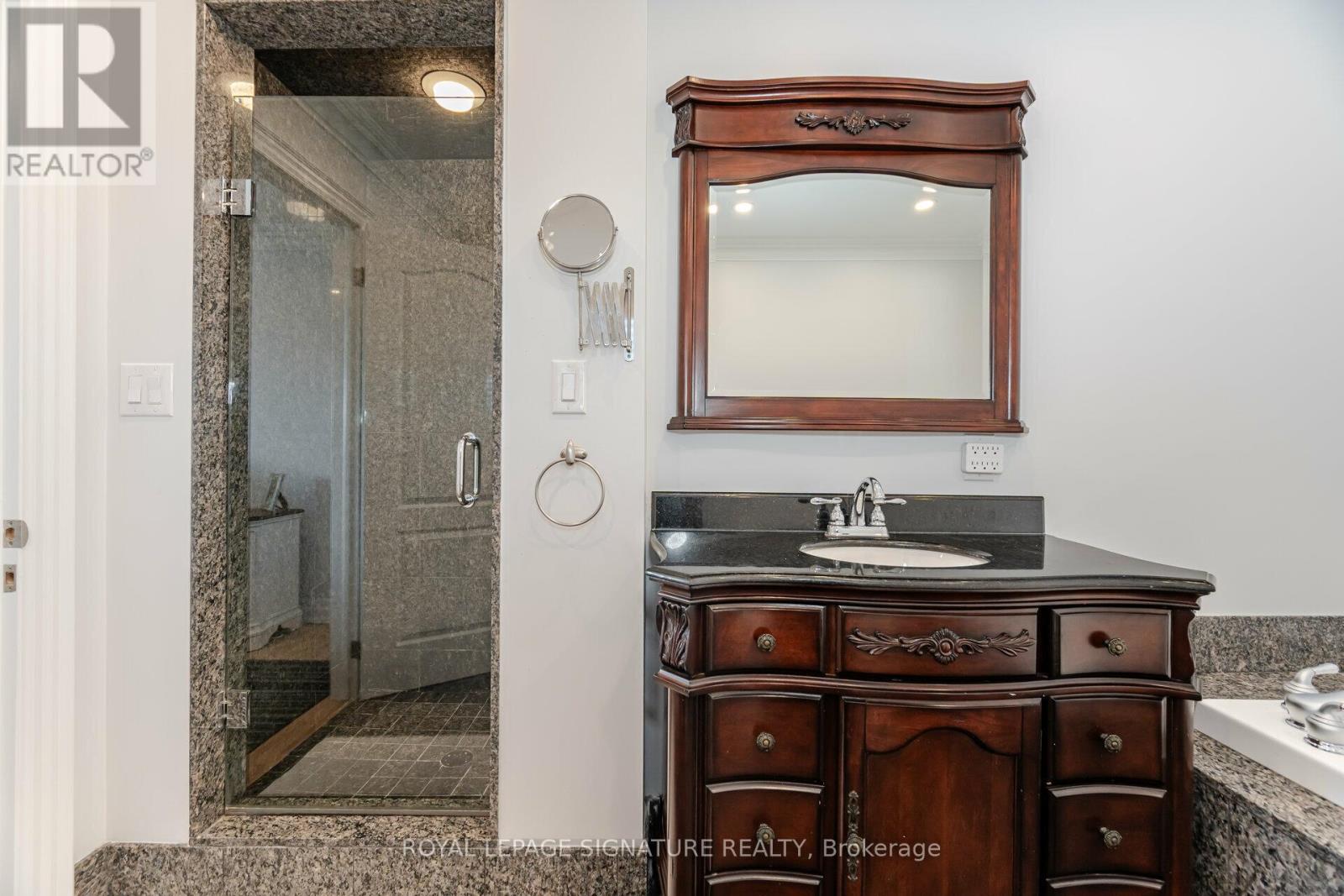 762 Vermouth Avenue, Mississauga, Ontario  L5A 3T3 - Photo 22 - W12149749