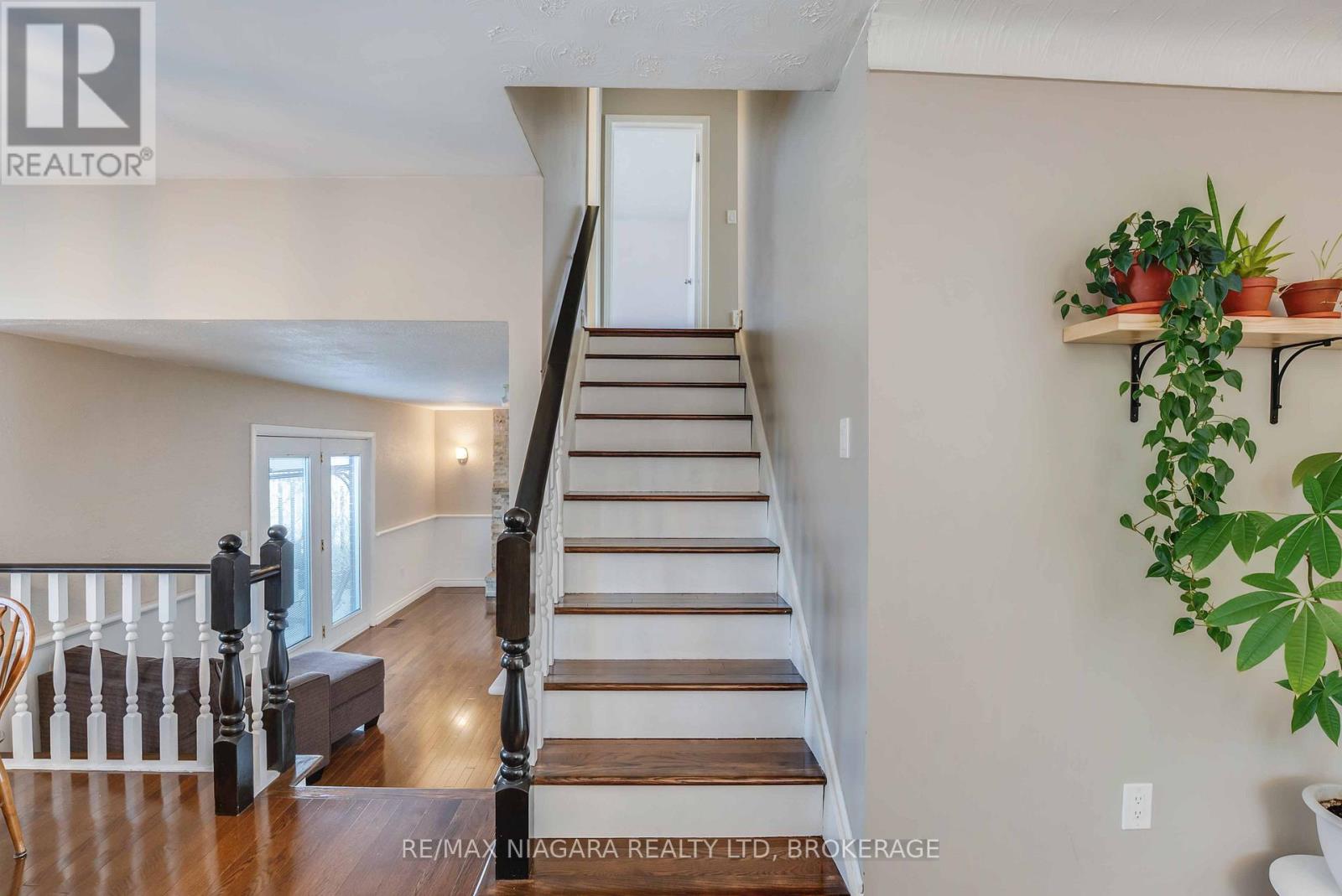 7639 Jubilee Drive, Niagara Falls (Marineland), Ontario  L2G 7M4 - Photo 10 - X12209310