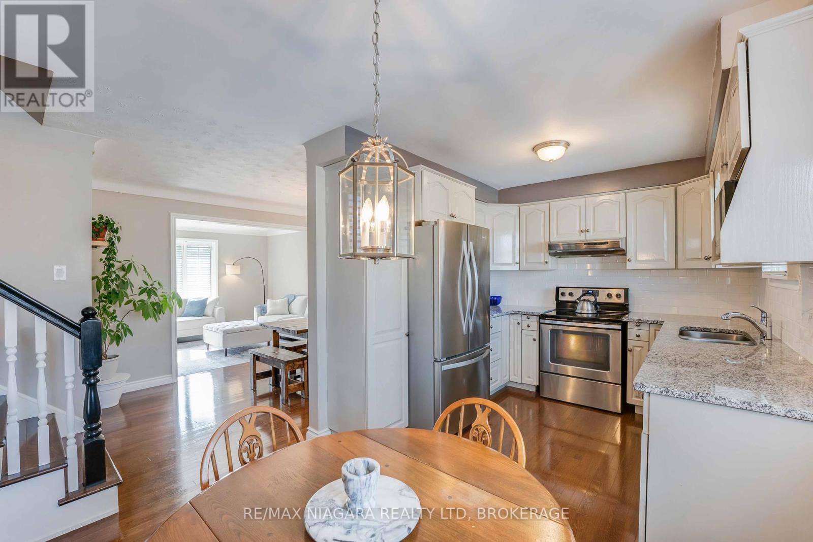 7639 Jubilee Drive, Niagara Falls (Marineland), Ontario  L2G 7M4 - Photo 11 - X12209310
