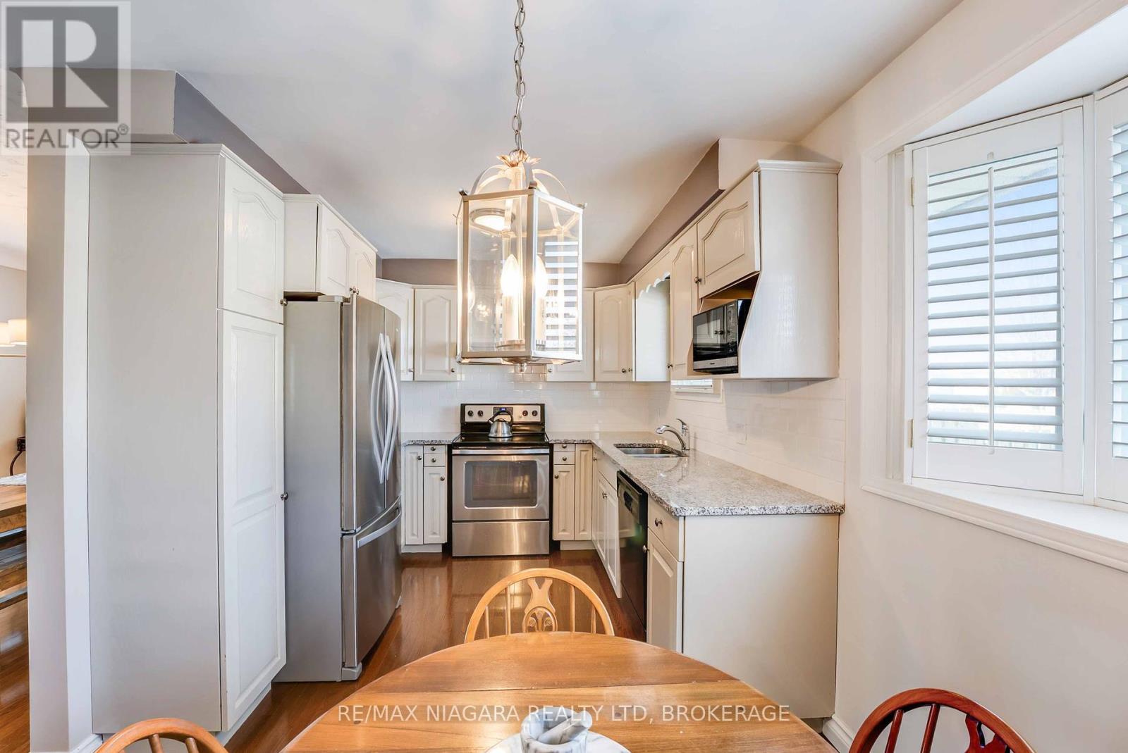 7639 Jubilee Drive, Niagara Falls (Marineland), Ontario  L2G 7M4 - Photo 12 - X12209310