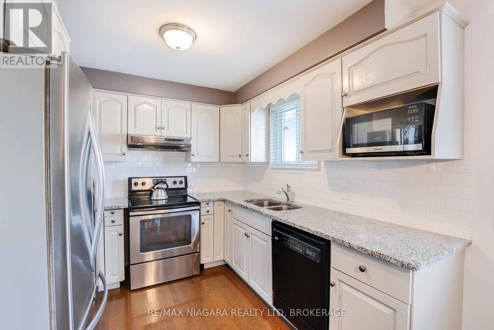 7639 Jubilee Drive, Niagara Falls (Marineland), Ontario  L2G 7M4 - Photo 13 - X12209310
