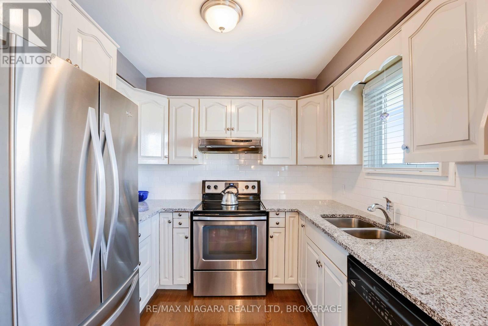 7639 Jubilee Drive, Niagara Falls (Marineland), Ontario  L2G 7M4 - Photo 14 - X12209310