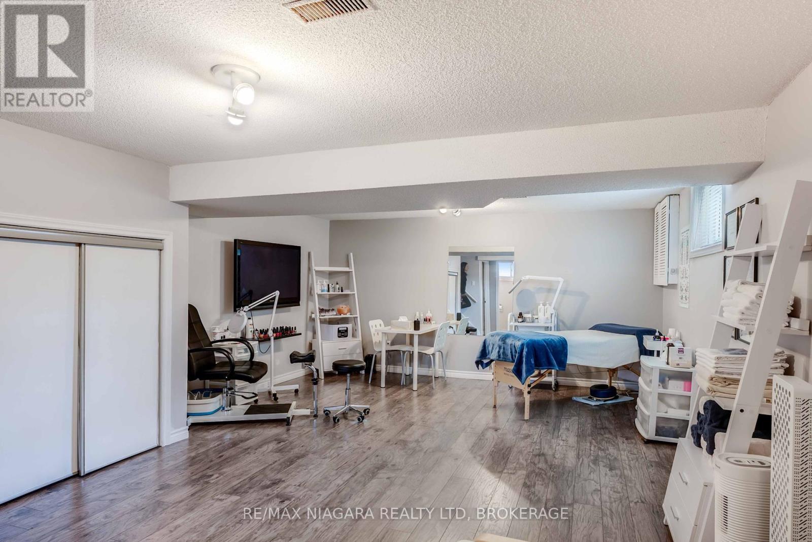 7639 Jubilee Drive, Niagara Falls (Marineland), Ontario  L2G 7M4 - Photo 23 - X12209310