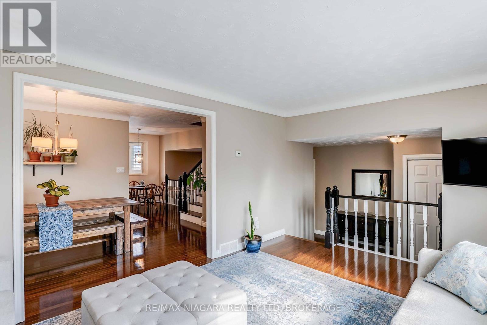 7639 Jubilee Drive, Niagara Falls (Marineland), Ontario  L2G 7M4 - Photo 5 - X12209310