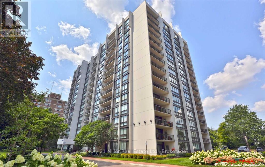 203 - 2185 Marine Drive, Oakville, Ontario  L6L 5L6 - Photo 2 - W12209294