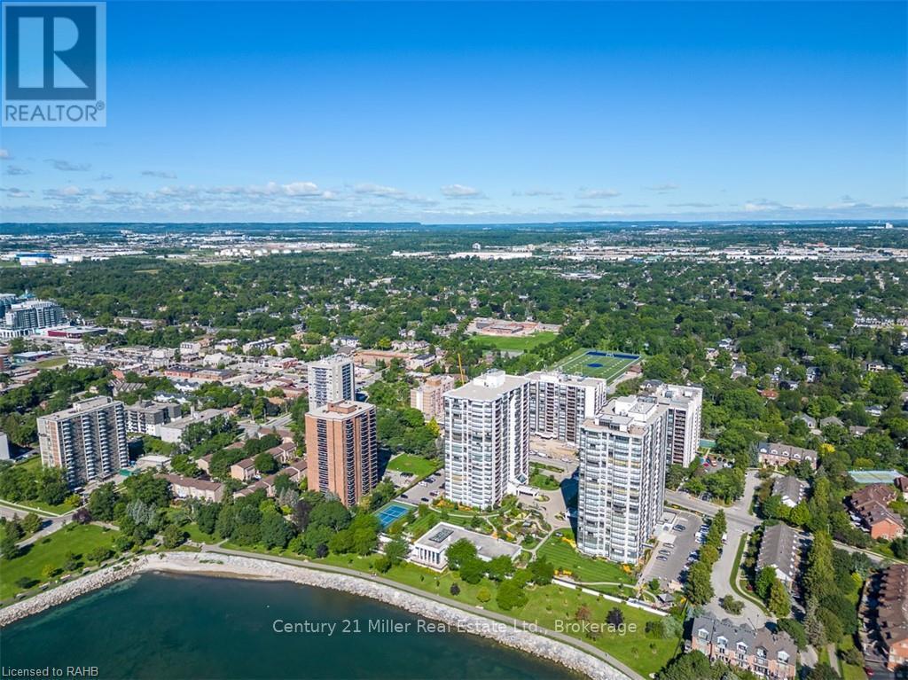 203 - 2185 Marine Drive, Oakville, Ontario  L6L 5L6 - Photo 3 - W12209294