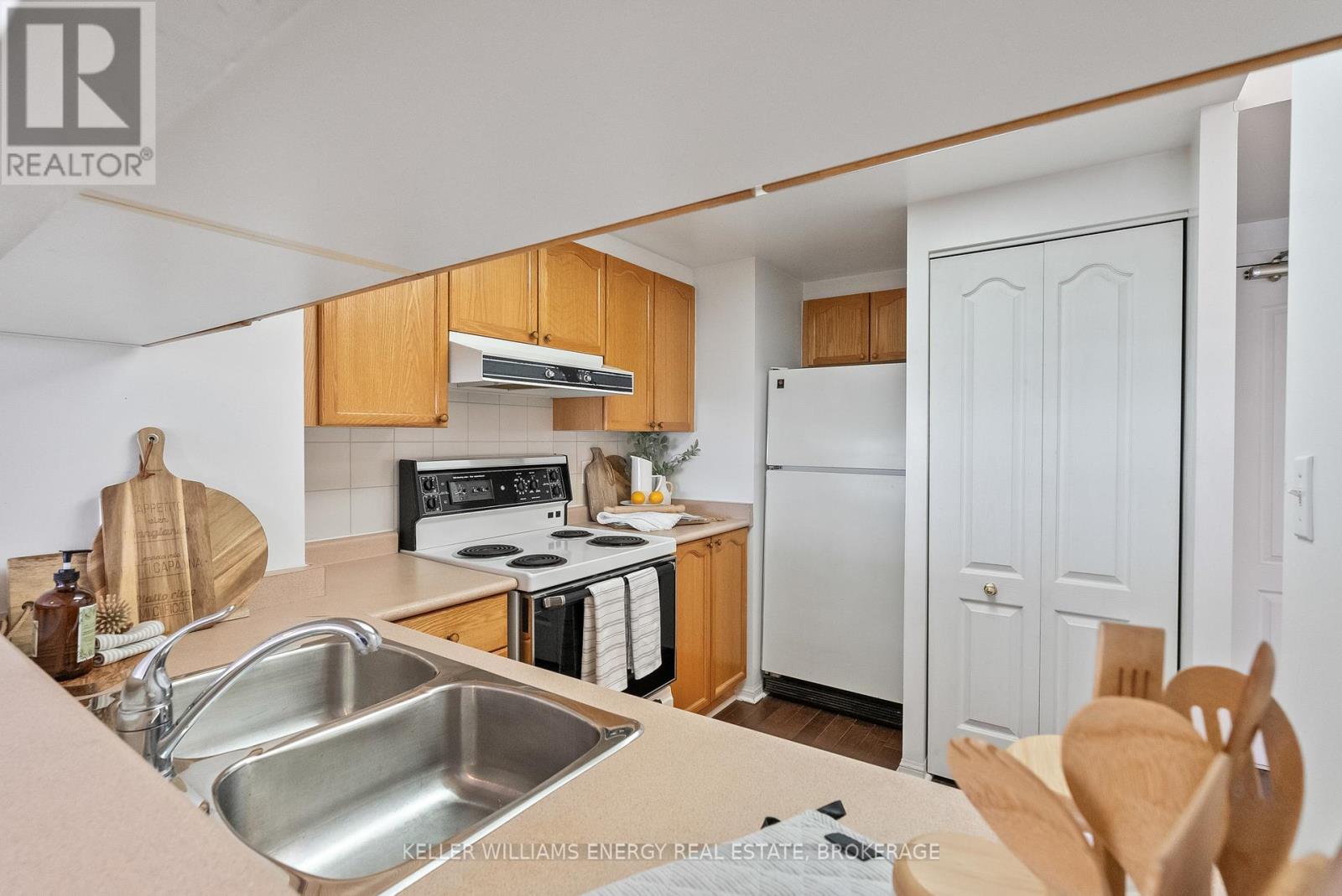 904 - 712 Rossland Road E, Whitby, Ontario  L1N 9E8 - Photo 9 - E12164206