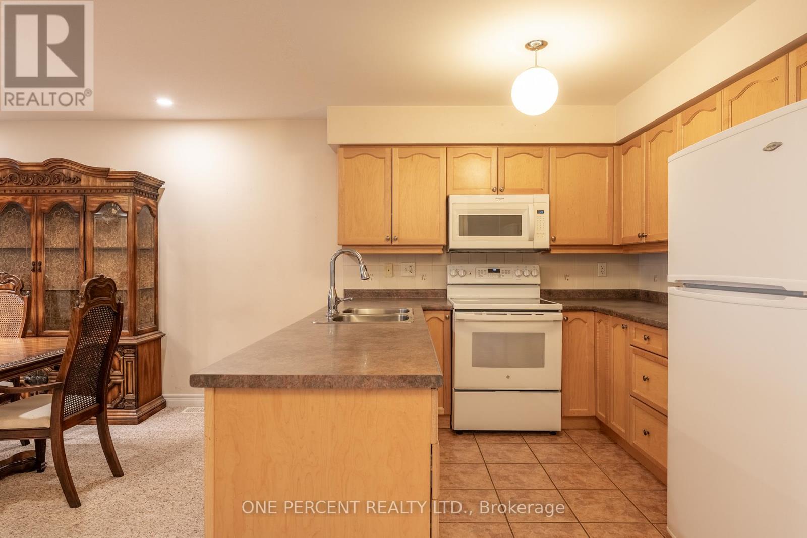 104 Oakhampton Trail, Hamilton, Ontario  L9B 0A3 - Photo 5 - X12208764