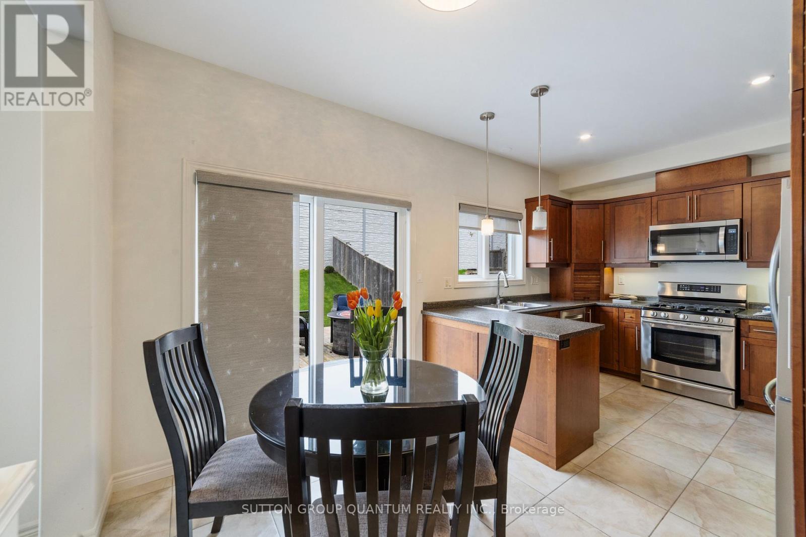 80 Lorne Avenue, Grimsby, Ontario  L3M 0C7 - Photo 9 - X12208767