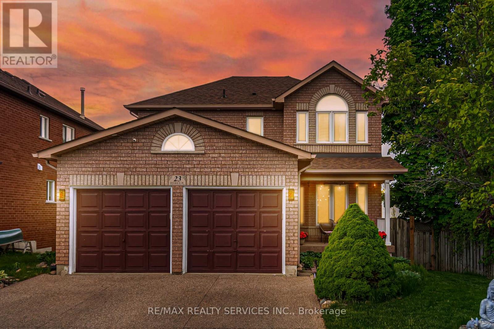 23 Fenwick Place, Hamilton, Ontario  L8B 0P5 - Photo 1 - X12208923