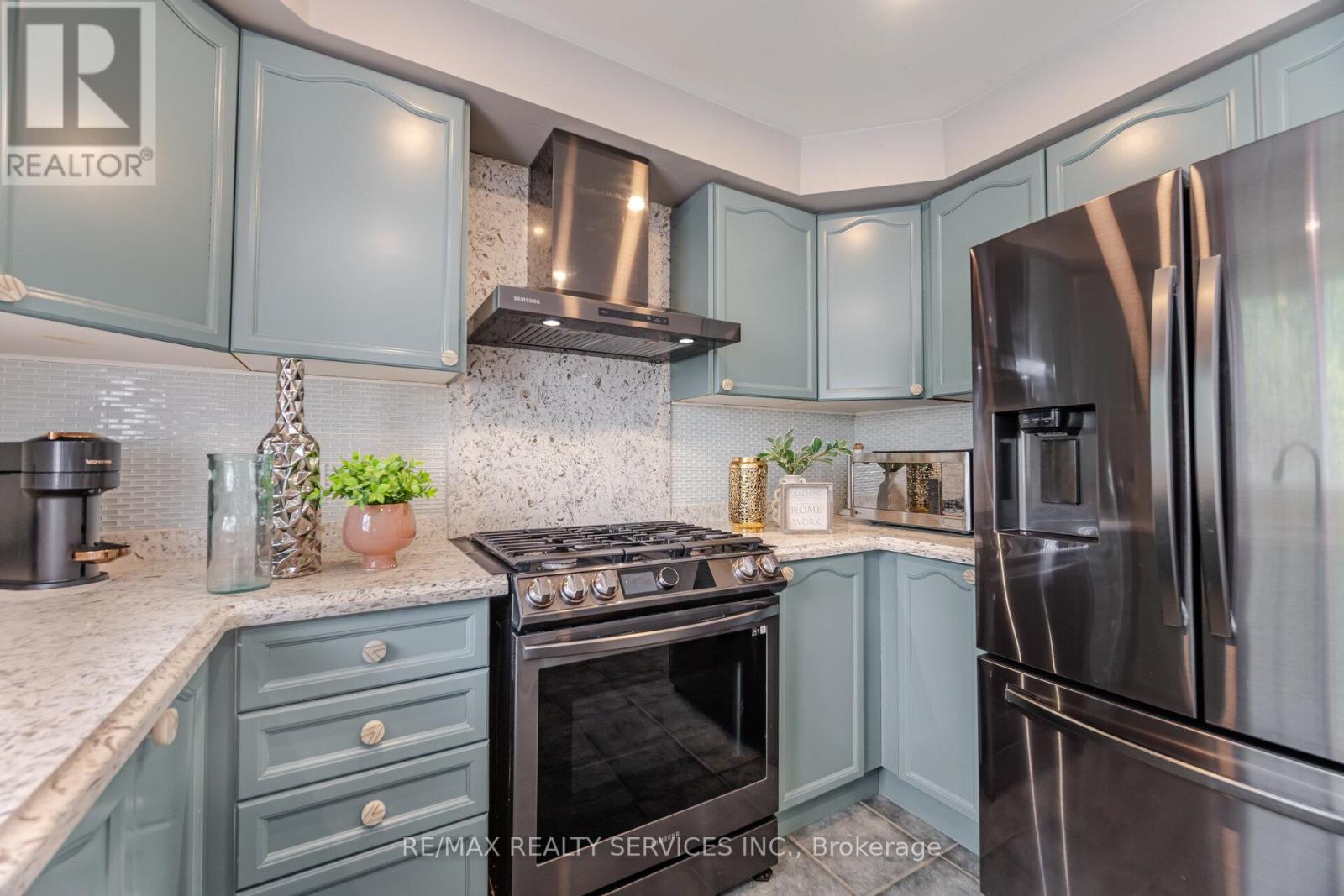 23 Fenwick Place, Hamilton, Ontario  L8B 0P5 - Photo 17 - X12208923