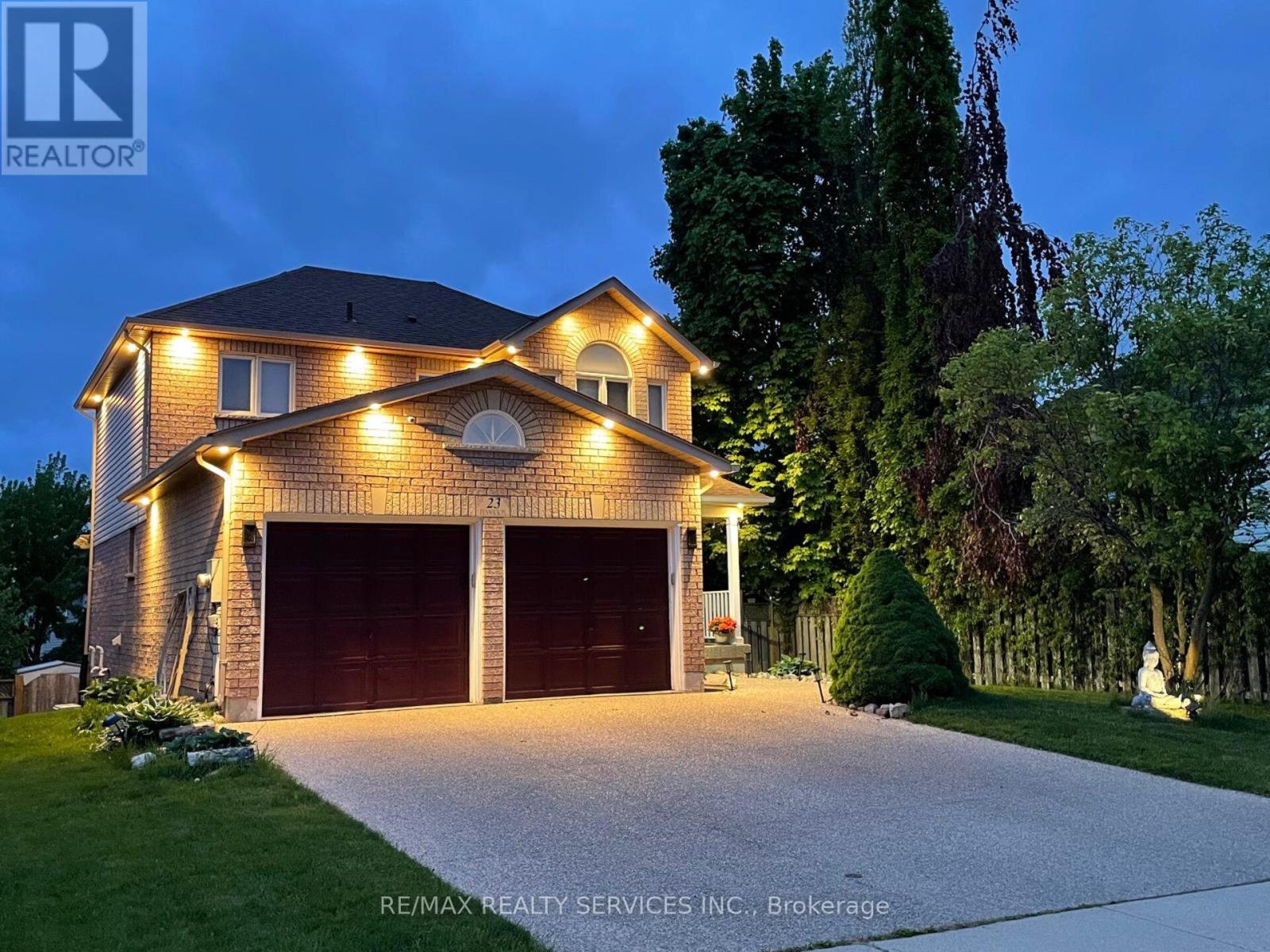 23 Fenwick Place, Hamilton, Ontario  L8B 0P5 - Photo 2 - X12208923