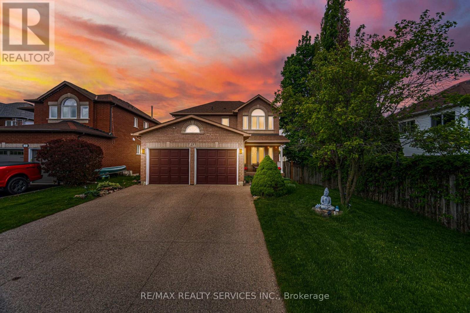23 Fenwick Place, Hamilton, Ontario  L8B 0P5 - Photo 3 - X12208923