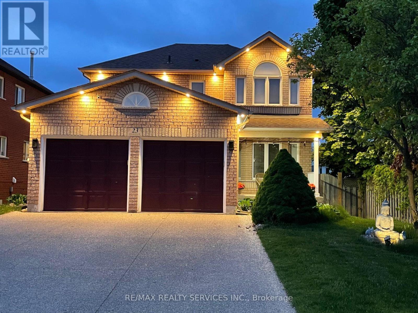 23 Fenwick Place, Hamilton, Ontario  L8B 0P5 - Photo 4 - X12208923