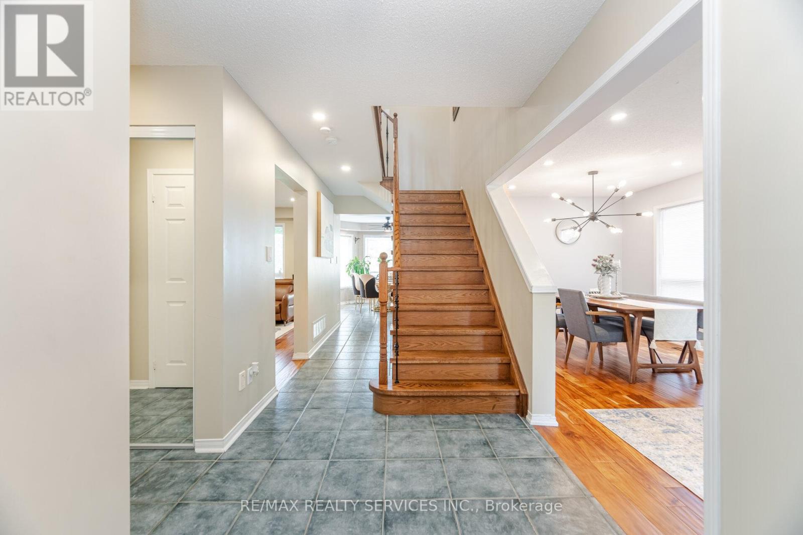 23 Fenwick Place, Hamilton, Ontario  L8B 0P5 - Photo 6 - X12208923