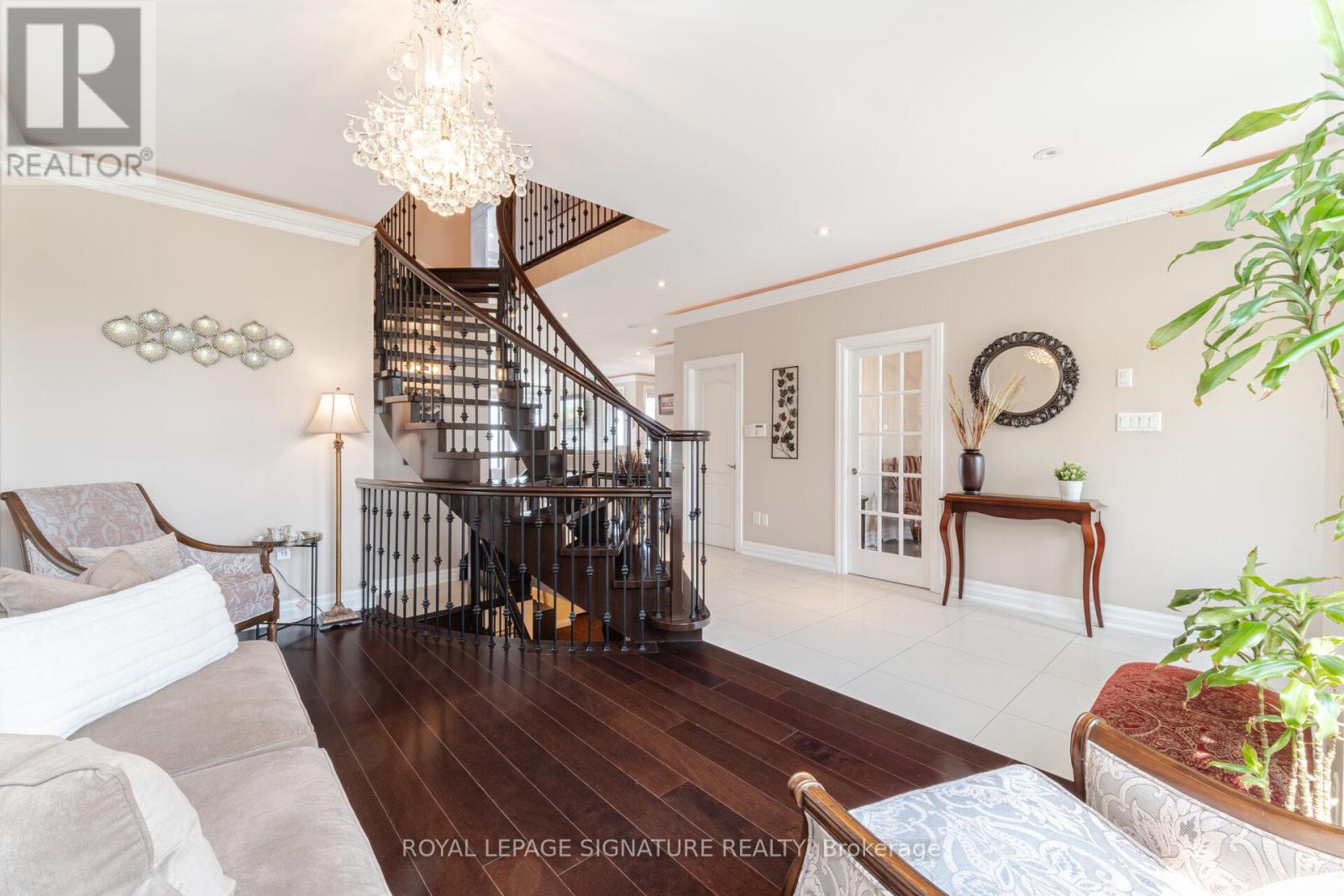 64 Seabreeze Crescent, Hamilton, Ontario  L8E 5C9 - Photo 8 - X12209130