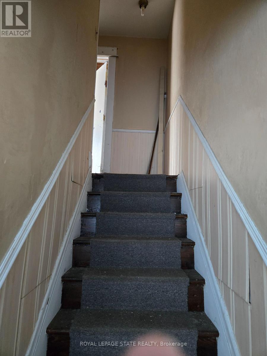 4689 Crysler Avenue, Niagara Falls, Ontario  L2E 3V7 - Photo 11 - X12209143