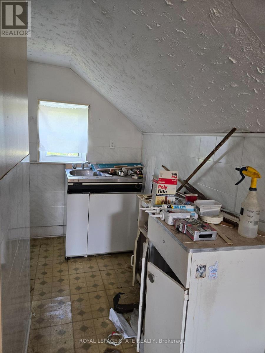 4689 Crysler Avenue, Niagara Falls, Ontario  L2E 3V7 - Photo 14 - X12209143