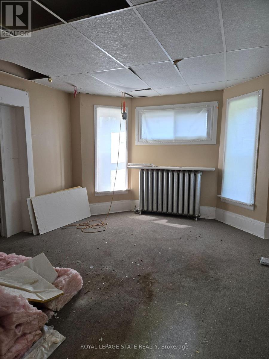 4689 Crysler Avenue, Niagara Falls, Ontario  L2E 3V7 - Photo 6 - X12209143