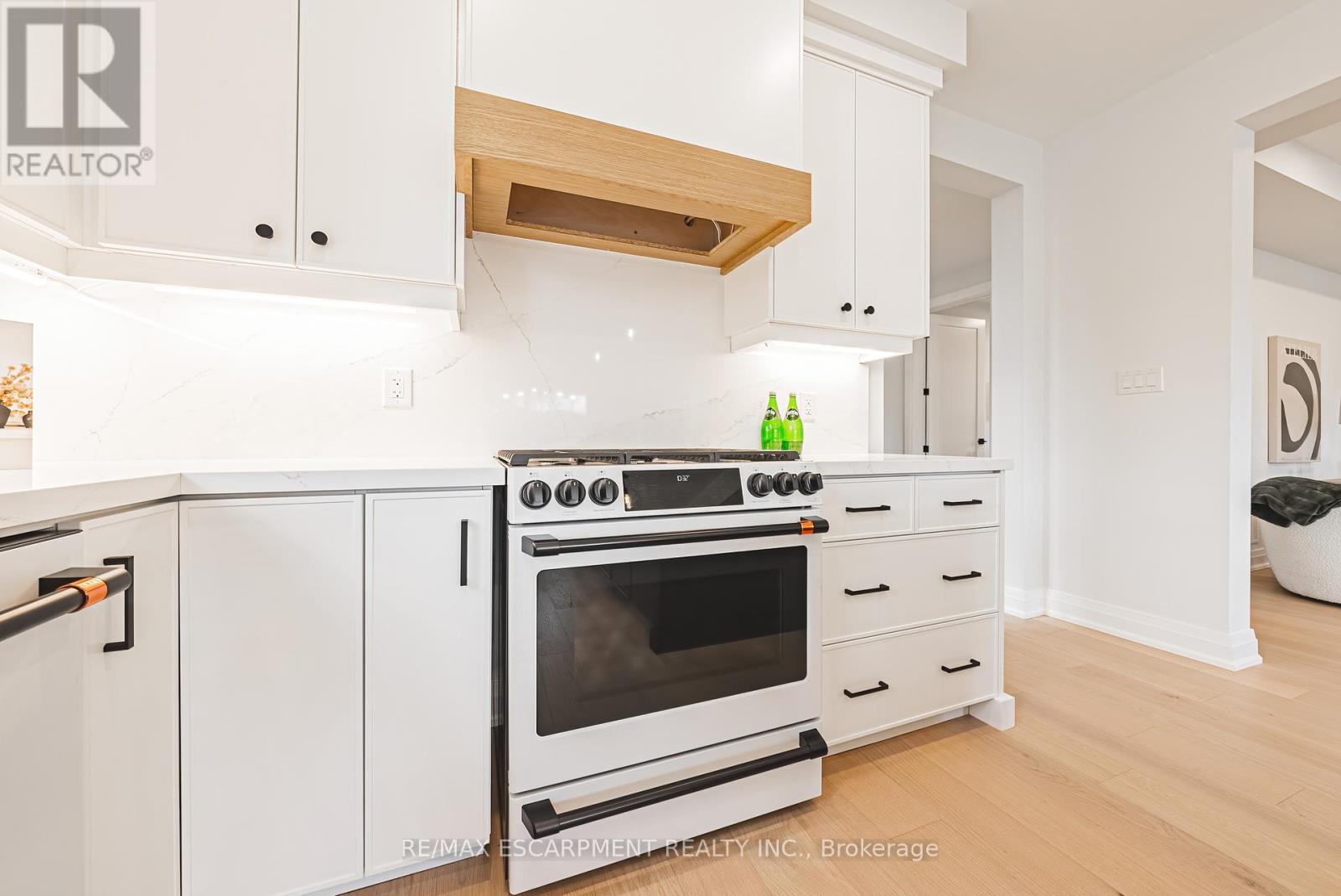242 Kellogg Avenue, Hamilton, Ontario  L0R 1W0 - Photo 12 - X12209210