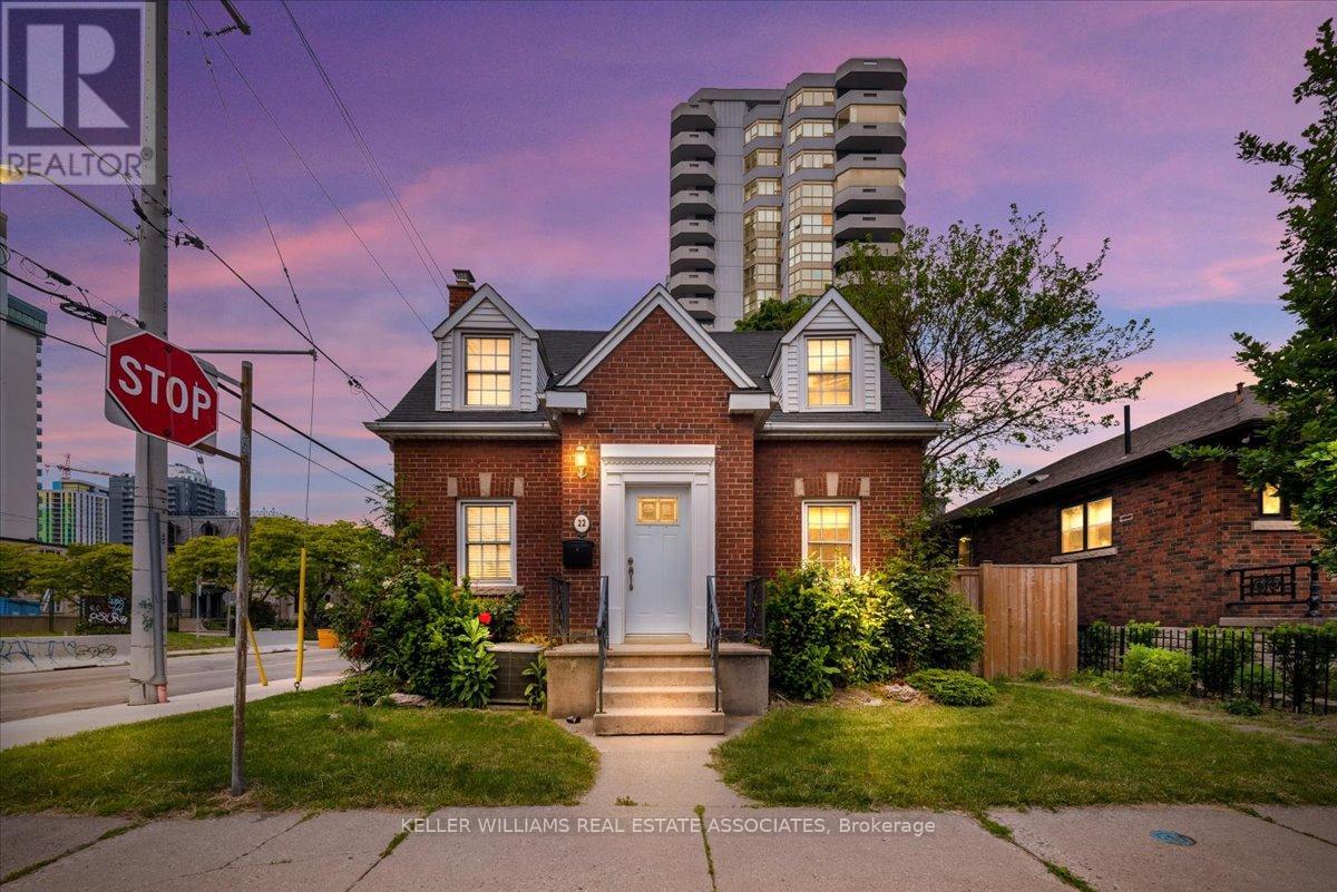 22 WESANFORD PLACE, Hamilton, Ontario