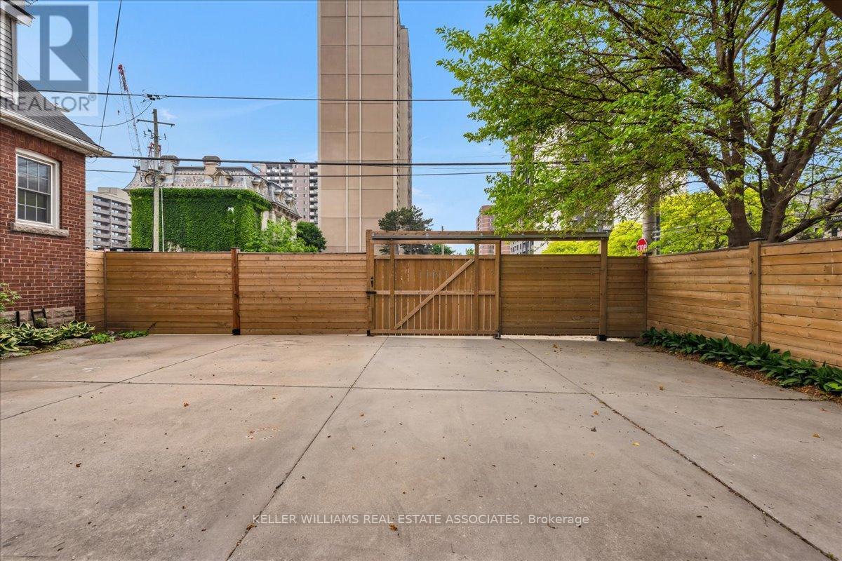 22 Wesanford Place, Hamilton, Ontario  L8P 1N6 - Photo 37 - X12209221