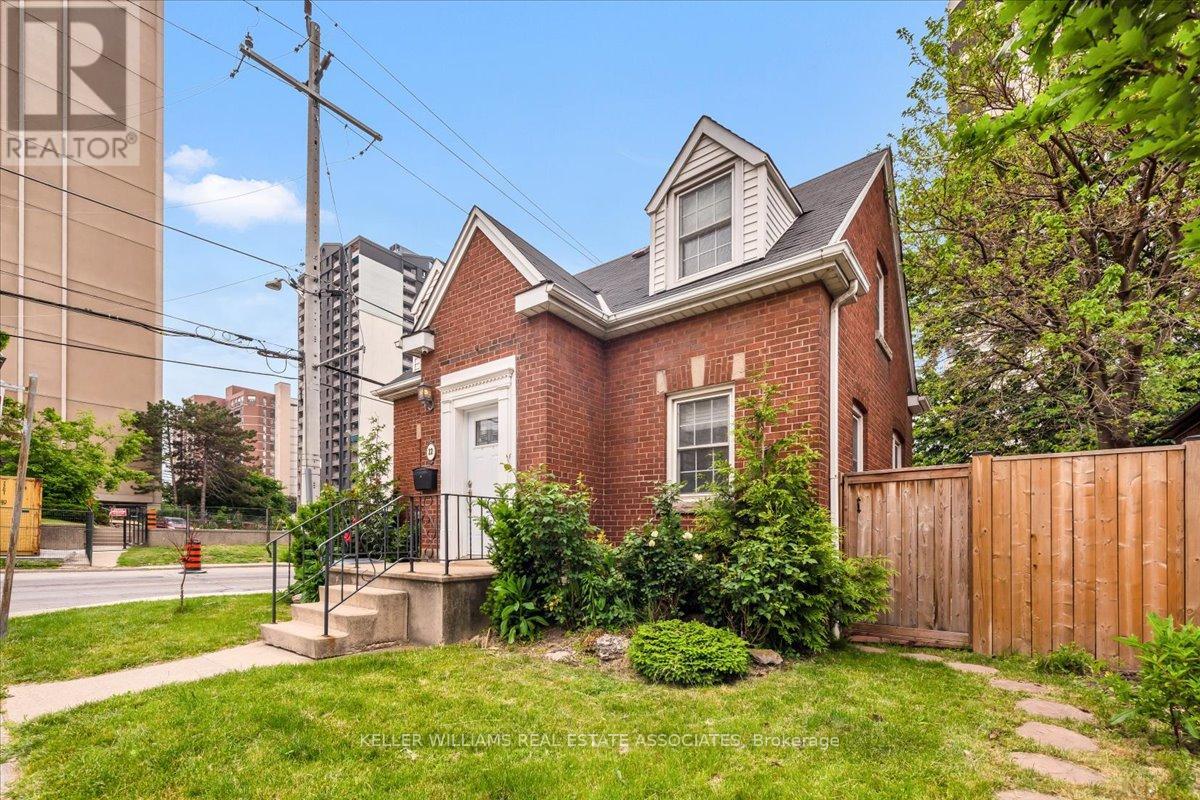 22 Wesanford Place, Hamilton, Ontario  L8P 1N6 - Photo 4 - X12209221