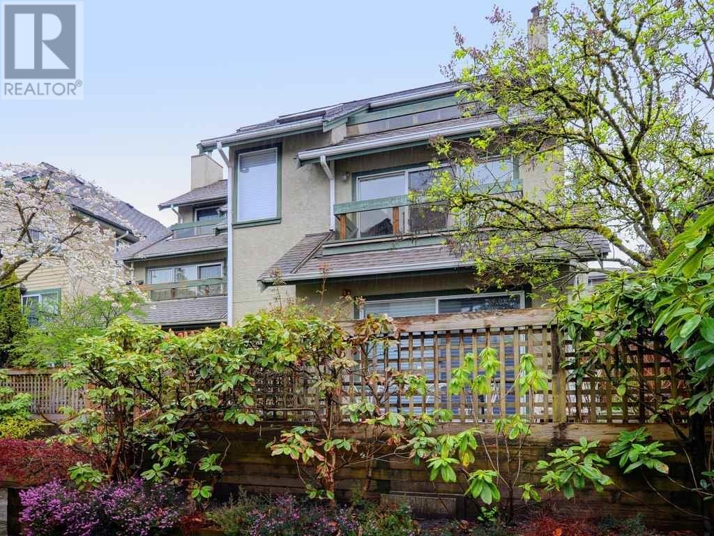 2136 EASTERN AVENUE, North Vancouver, British Columbia