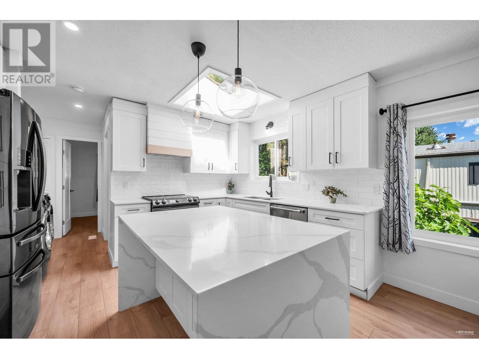 4 145 King Edward Street, Coquitlam, British Columbia  V3K 6K9 - Photo 1 - R3013476