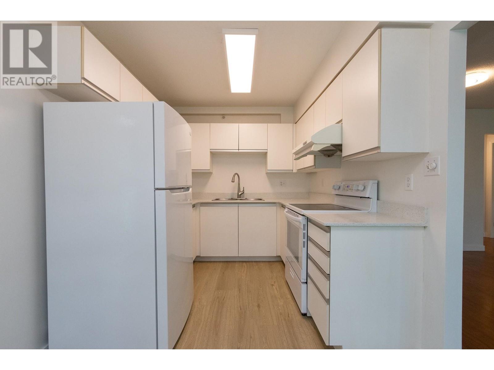 302 2468 E Broadway, Vancouver, British Columbia  V5M 4V1 - Photo 6 - R3013469