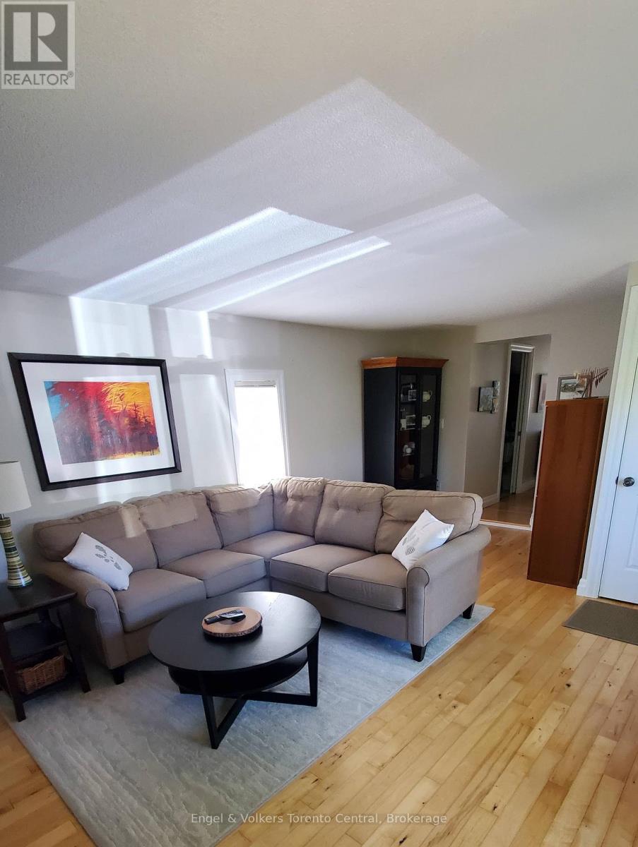 1515 8th Avenue E, Owen Sound, Ontario  N4K 3B5 - Photo 11 - X12209275