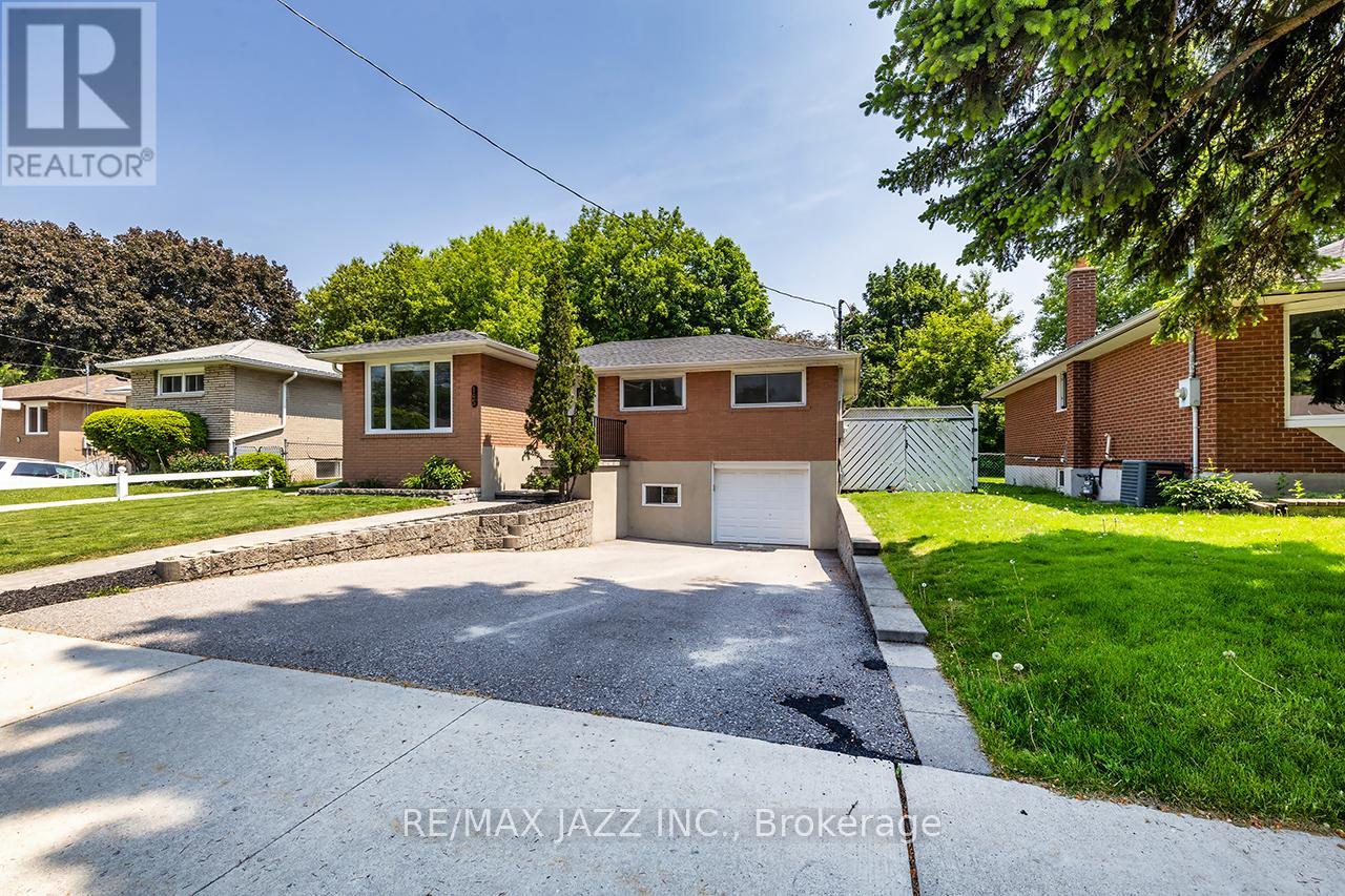 145 LUPIN DRIVE, Whitby, Ontario
