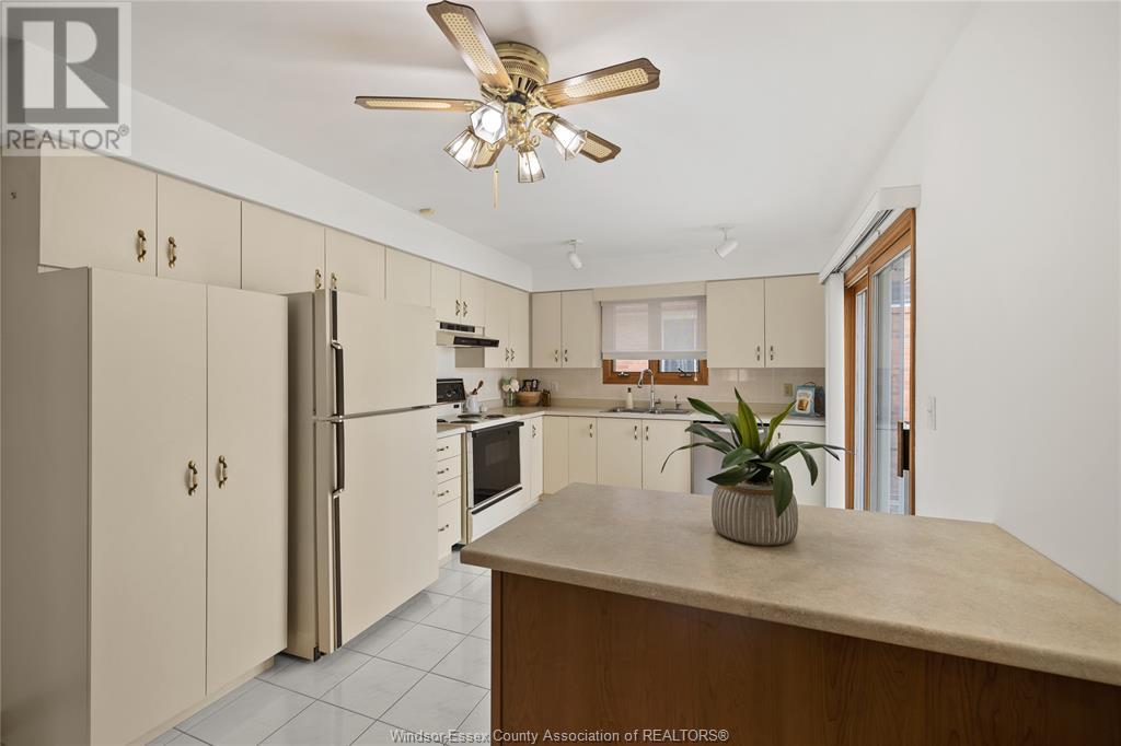 8358 Kingston, Windsor, Ontario  N8S 4R8 - Photo 11 - 25014629