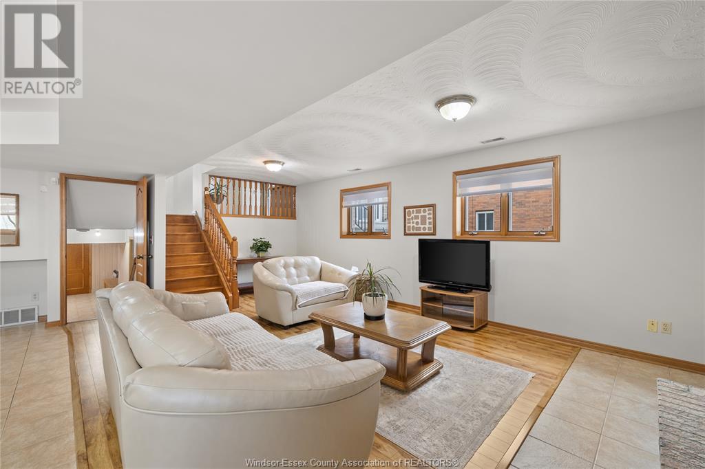8358 Kingston, Windsor, Ontario  N8S 4R8 - Photo 19 - 25014629