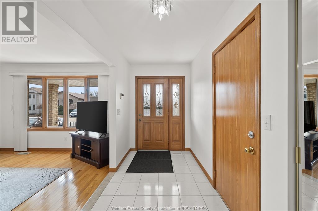 8358 Kingston, Windsor, Ontario  N8S 4R8 - Photo 3 - 25014629