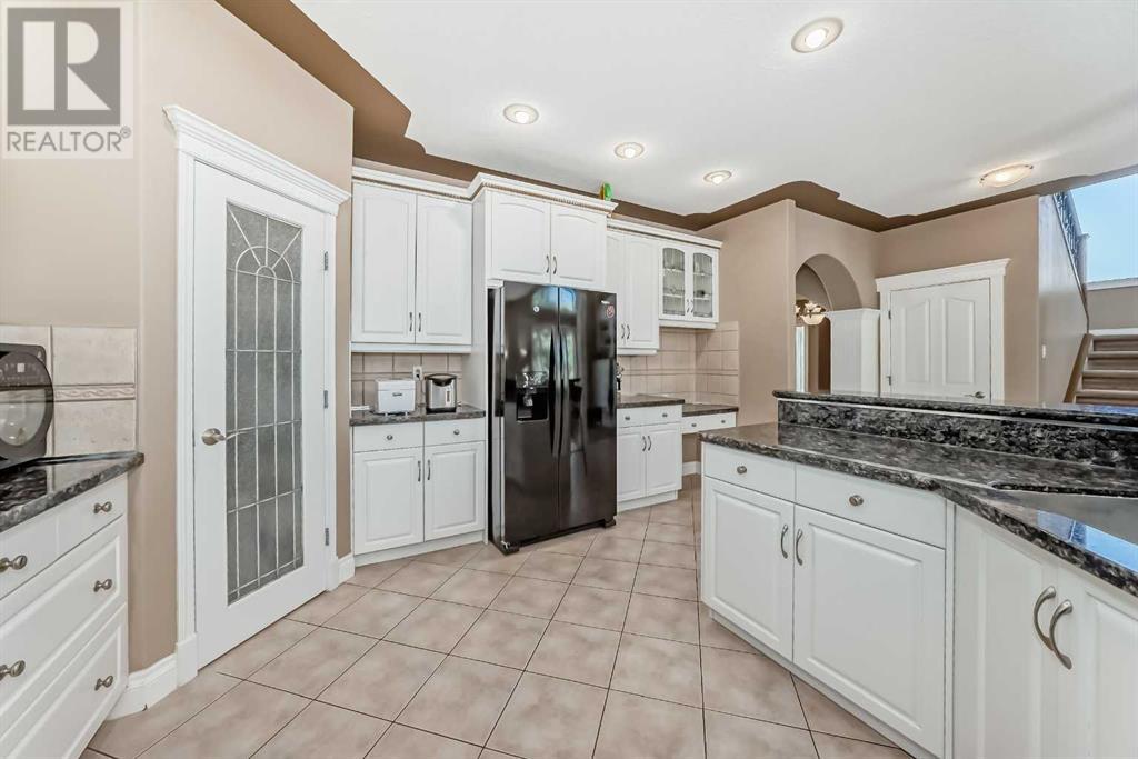 73 Simcoe Close Sw, Calgary, Alberta  T3H 4N3 - Photo 11 - A2221722