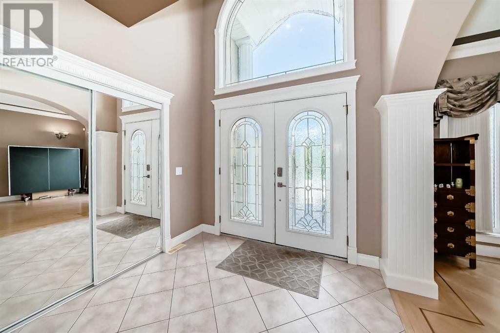 73 Simcoe Close Sw, Calgary, Alberta  T3H 4N3 - Photo 5 - A2221722
