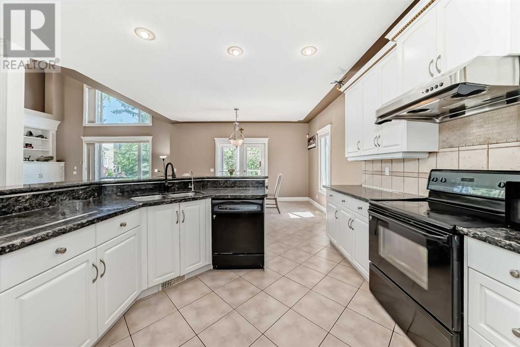 73 Simcoe Close Sw, Calgary, Alberta  T3H 4N3 - Photo 9 - A2221722
