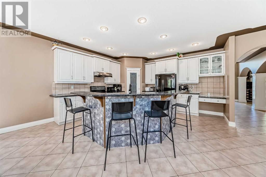 73 Simcoe Close Sw, Calgary, Alberta  T3H 4N3 - Photo 6 - A2221722