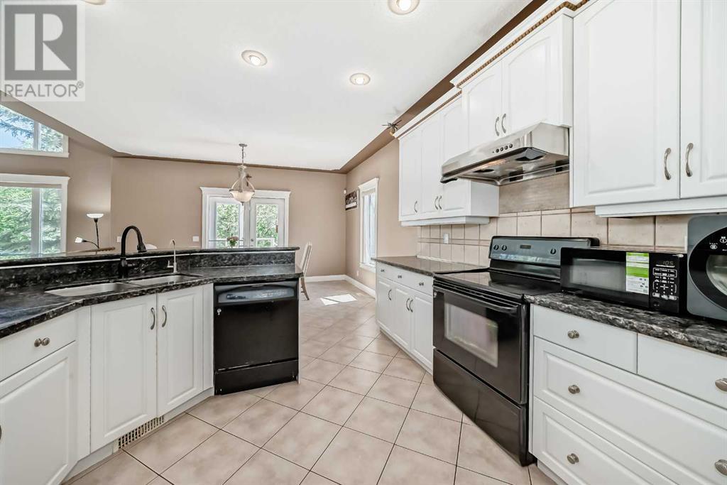 73 Simcoe Close Sw, Calgary, Alberta  T3H 4N3 - Photo 8 - A2221722