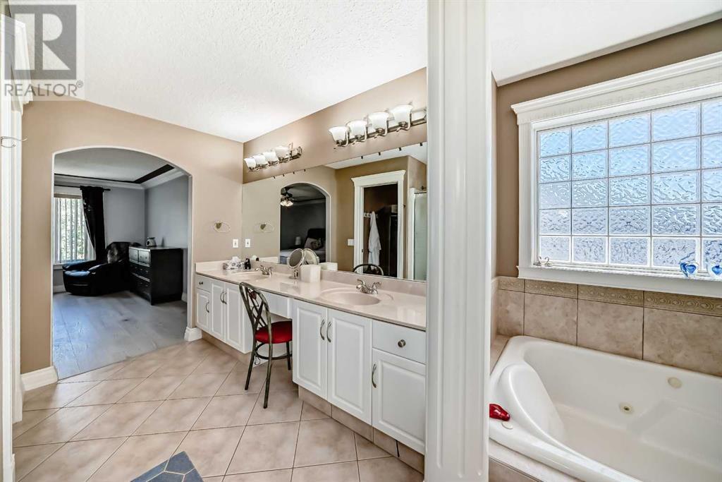 73 Simcoe Close Sw, Calgary, Alberta  T3H 4N3 - Photo 33 - A2221722