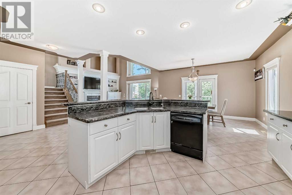 73 Simcoe Close Sw, Calgary, Alberta  T3H 4N3 - Photo 10 - A2221722
