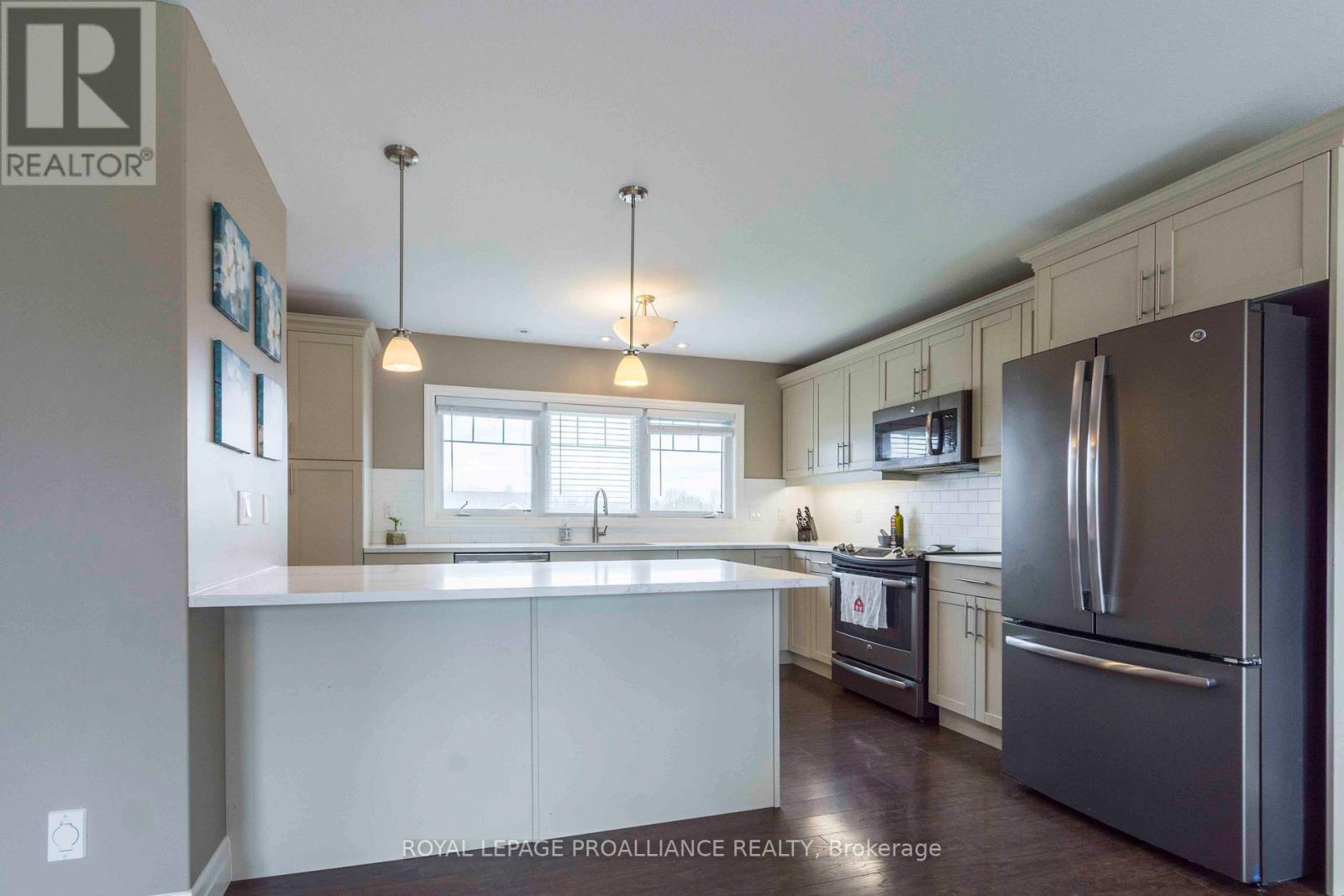 9 Meagan Lane, Quinte West, Ontario  K0K 2C0 - Photo 11 - X12209291