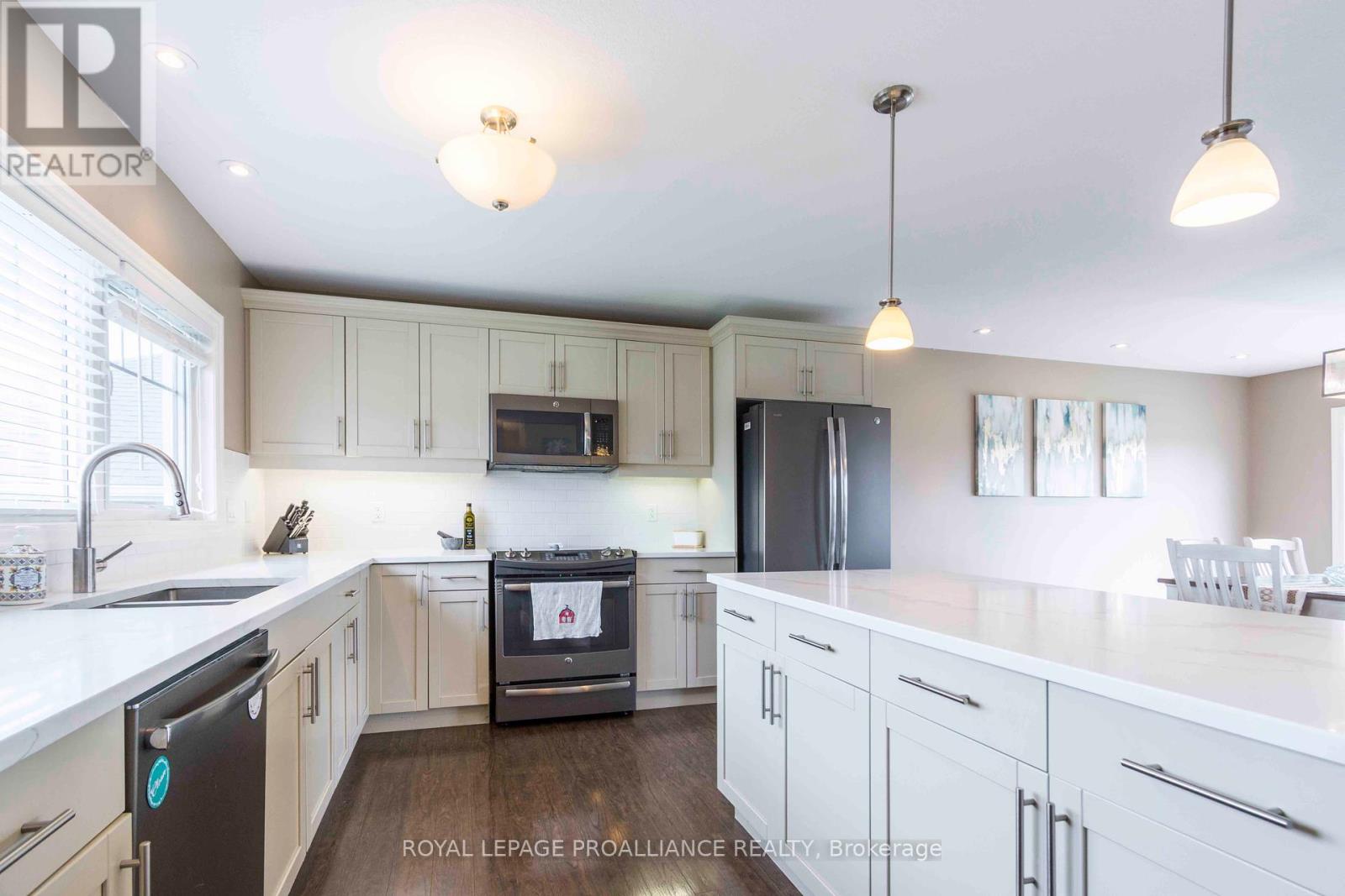 9 Meagan Lane, Quinte West, Ontario  K0K 2C0 - Photo 13 - X12209291