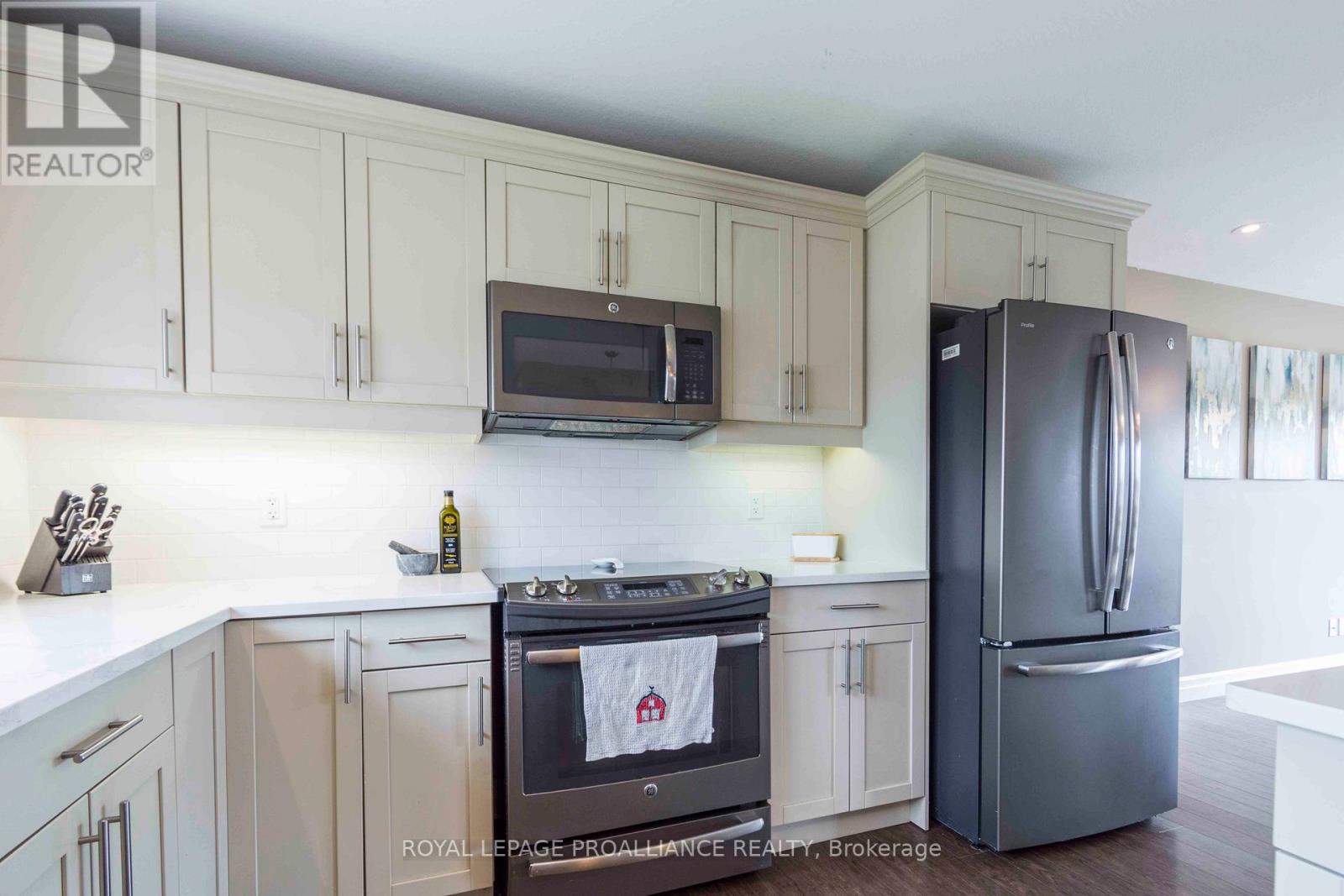 9 Meagan Lane, Quinte West, Ontario  K0K 2C0 - Photo 14 - X12209291