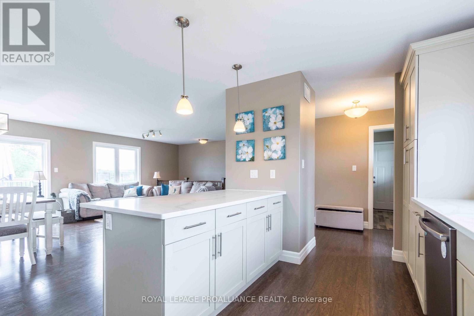 9 Meagan Lane, Quinte West, Ontario  K0K 2C0 - Photo 15 - X12209291