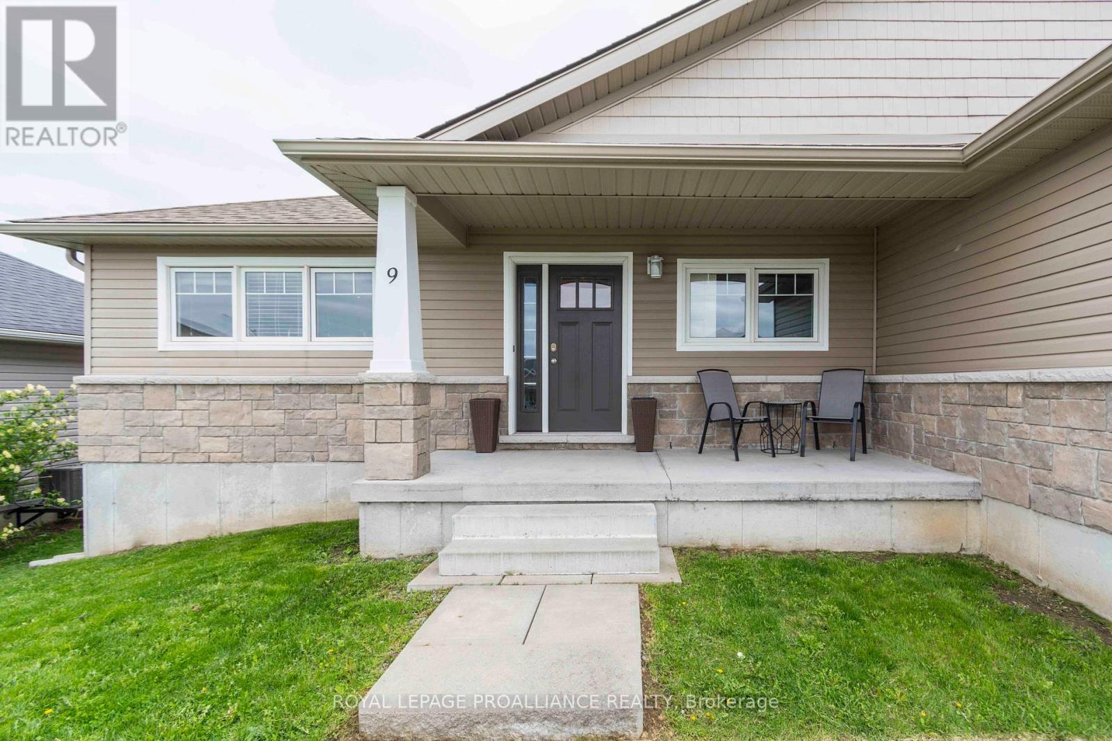 9 Meagan Lane, Quinte West, Ontario  K0K 2C0 - Photo 2 - X12209291