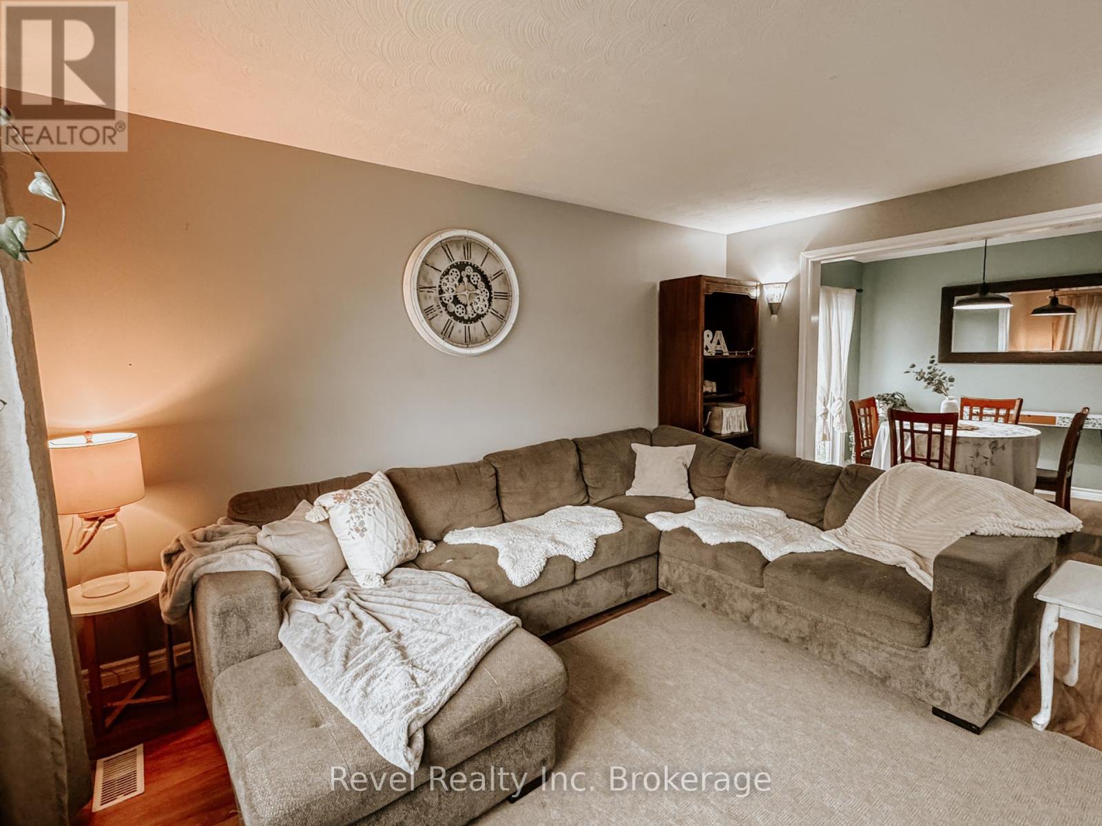 105 Strathcona Drive, North Bay (Ferris), Ontario  P1A 2N5 - Photo 10 - X12209065
