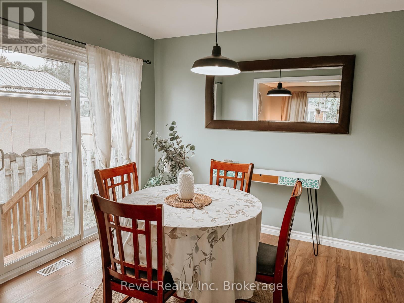 105 Strathcona Drive, North Bay (Ferris), Ontario  P1A 2N5 - Photo 12 - X12209065